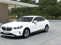 Gebraucht BMW 530e Sport Line 299 PS (219 kW) 2024 Alpinweiß uni Limousine