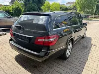 Używany Mercedes E220 170 KM (125 kW) 2011 Czarny Kombi