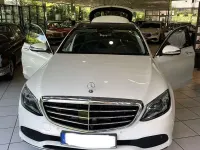 Gebraucht Mercedes C300e 211 PS (155 kW) 2019 Weiß Kombi