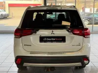 Używany Mitsubishi Outlander Edition 150 KM (110 kW) 2018 Biały SUV
