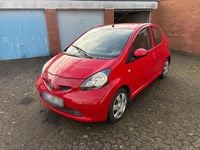 Gebraucht Toyota Aygo 68 PS (50 kW) 2005 Rot Kleinwagen