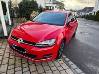Gebraucht VW Golf VII Allstar 110 PS (80 kW) 2016 Rot Limousine