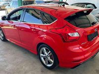 Second-hand Ford Focus S 150 CP (110 kW) 2013 Roșu Berlinǎ