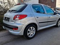 Gebraucht Peugeot 206 60 PS (44 kW) 2012 Silber Limousine