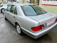 Gebraucht Mercedes E230 150 PS (110 kW) 1996 Silber Limousine