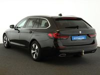 Gebraucht BMW 520 190 PS (139 kW) 2023 Saphirschwarz metallic Kombi