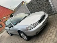 Usado Ford Mondeo 115 CV (84 kW) 1999 Plateado Berlina