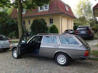 Gebraucht Mercedes E280 185 PS (136 kW) 1983 Grau Kombi