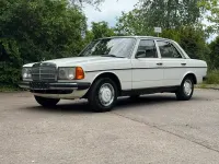 Gebraucht Mercedes E230 136 PS (100 kW) 1982 Weiß Limousine