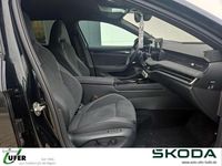 Neu Skoda Superb SportLine 150 PS (110 kW) 2026 Ebony schwarz metallic Kombi