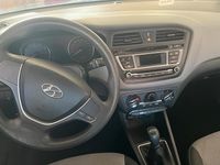 Gebraucht Hyundai i20 84 PS (61 kW) 2016 Weiß Kleinwagen