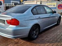 Gebraucht BMW 318 143 PS (105 kW) 2009 Blau Limousine