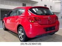 Gebraucht Opel Astra Selection 101 PS (74 kW) 2011 Rot Limousine