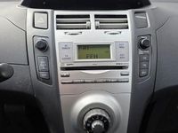 Gebraucht Toyota Yaris Sol 87 PS (63 kW) 2006 Silber Limousine