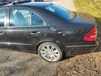 Second-hand Mercedes E350 Avantgarde 272 CP (200 kW) 2006 Negru Berlinǎ
