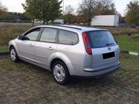 Gebraucht Ford Focus Ghia 100 PS (73 kW) 2006 Silber Kombi
