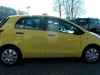 Gebraucht Toyota Yaris Basis 69 PS (50 kW) 2009 Gelb Kleinwagen