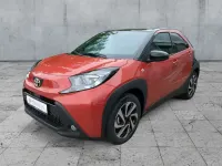 Neu Toyota Aygo X 72 PS (52 kW) 2025 Rot SUV