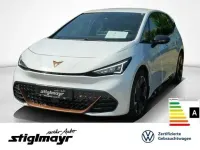 Gebraucht Cupra Born e-Boost 169 kW (231 PS) 2023 Eisweiß Kleinwagen