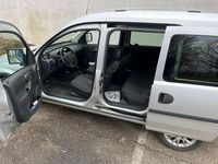 Usata Opel Combo 75 CV (55 kW) 2011 Argento Monovolume