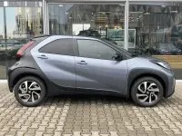 Neu Toyota Aygo X Design 72 PS (52 kW) 2026 Celestite grey metallic/ dach SUV