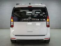 Neu VW Caddy 122 PS (89 kW) 2026 Candy weiß uni () Van / Kleinbus
