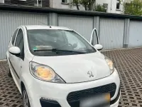Gebraucht Peugeot 107 68 PS (50 kW) 2014 Weiß Kleinwagen