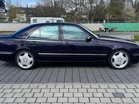 Gebraucht Mercedes E320 Avantgarde 197 PS (144 kW) 2000 Violet Limousine