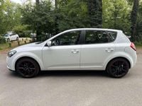 Gebraucht Kia Ceed 125 PS (91 kW) 2010 Weiß Kleinwagen