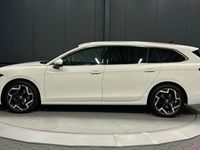 Gebraucht VW Passat Elegance 150 PS (110 kW) 2025 Pure white Kombi