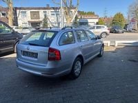 Gebraucht Skoda Octavia Ambiente 105 PS (77 kW) 2011 Silber Kombi