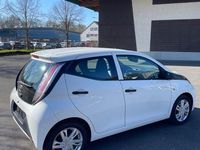 Gebraucht Toyota Aygo 69 PS (50 kW) 2017 Weiß Kleinwagen