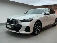 Gebraucht BMW 520 Comfort Edition 197 PS (144 kW) 2025 Mineralweiß metallic Kombi