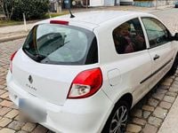 Gebraucht Renault Clio II 75 PS (55 kW) 2009 Weiß Kleinwagen