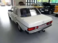 Gebraucht Mercedes 200 109 PS (80 kW) 1981 Weiß Limousine