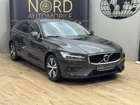 Gebraucht Volvo V60 Momentum 197 PS (144 kW) 2022 Pine grey metallic (metallic) Kombi
