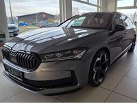 Neu Skoda Superb SportLine 150 PS (110 kW) 2025 Graphite grau metallic Kombi
