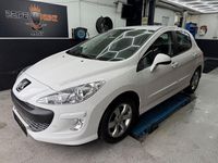 Gebraucht Peugeot 308 Active 120 PS (88 kW) 2011 Weiß Limousine