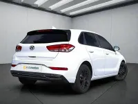 Gebraucht Hyundai i30 120 PS (88 kW) 2021 Weiß Kleinwagen