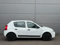 Gebraucht Dacia Sandero 75 PS (55 kW) 2010 Weiß Limousine