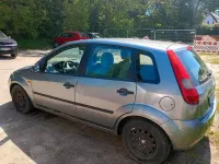 Używany Ford Fiesta 100 KM (73 kW) 2002 Srebrny Hatchback