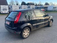 Gebraucht Ford Fiesta Ambiente 60 PS (44 kW) 2006 Blau Kleinwagen