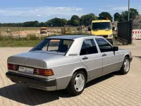 Gebraucht Mercedes 190 109 PS (80 kW) 1991 Silber met. Limousine