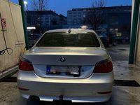 Gebraucht BMW 530 258 PS (189 kW) 2005 Silber Limousine