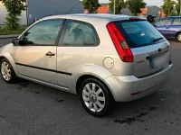 Gebraucht Ford Fiesta 107 PS (78 kW) 2004 Silber Kleinwagen