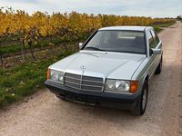 Gebraucht Mercedes 190 122 PS (89 kW) 1983 Silber Limousine