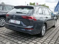 Gebraucht VW Golf VIII Life 150 PS (110 kW) 2023 Grau / uranograu Kombi