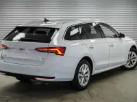 Neu Skoda Octavia Selection 150 PS (110 kW) 2026 Moonweiss Kombi