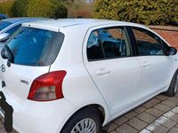 Gebraucht Toyota Yaris 82 PS (60 kW) 2009 Weiß Kleinwagen