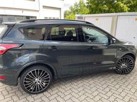 Gebraucht Ford Kuga ST-Line 242 PS (177 kW) 2018 Grün SUV